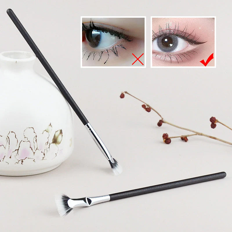 Angled Fan-shaped Eyelash Brush - Image 10