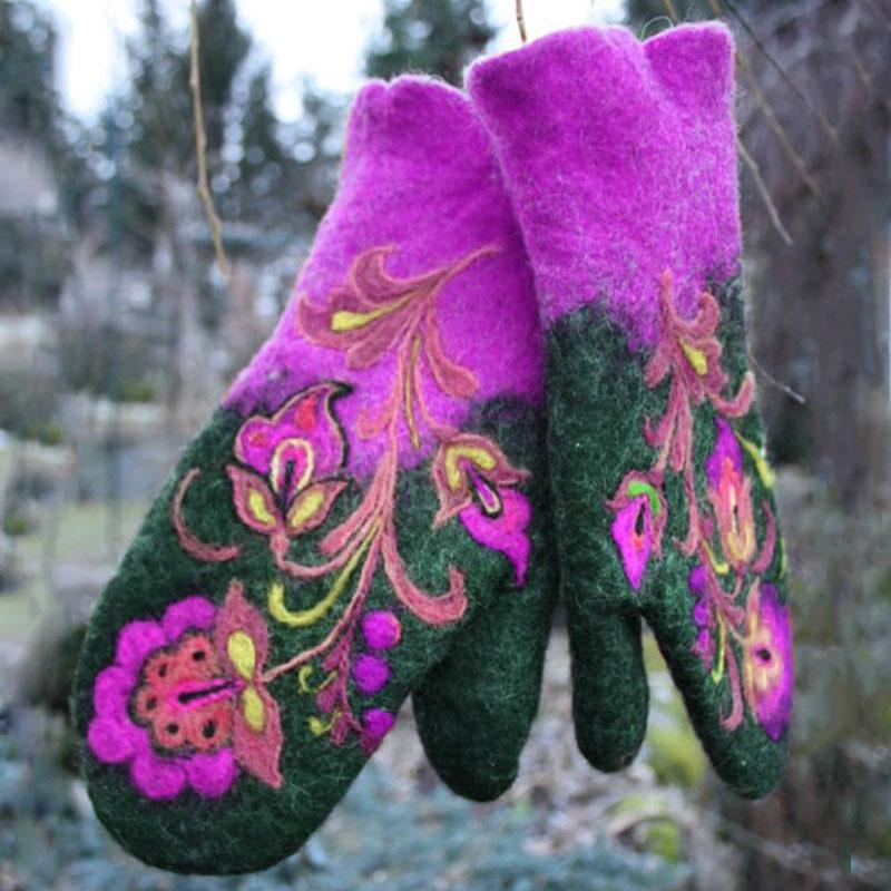Christmas Flower Embroidery Mittens - Image 5