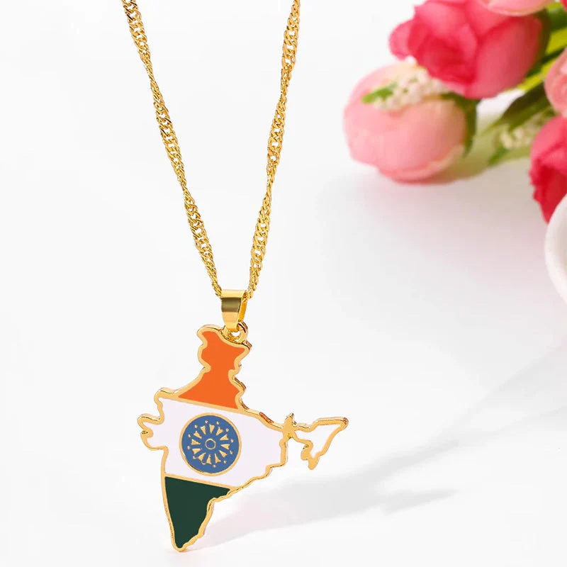 Creative map and flag necklace - Image 8