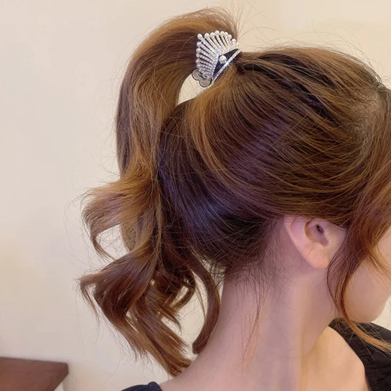 Elegant Crown Hairpin - Image 4