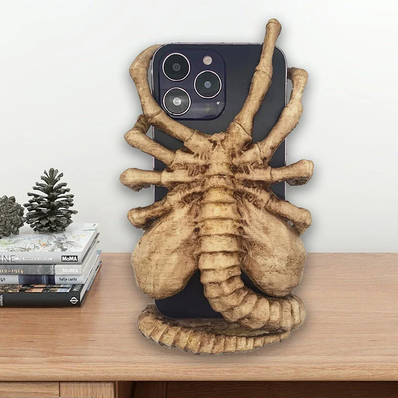 Horrible Facehugger Phone Holder - Image 6