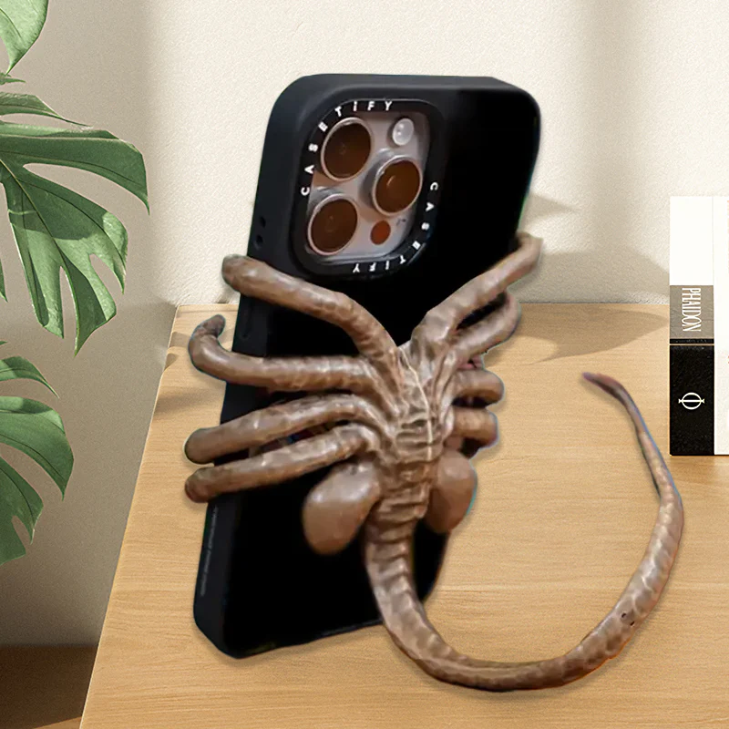 Horrible Facehugger Phone Holder - Image 8