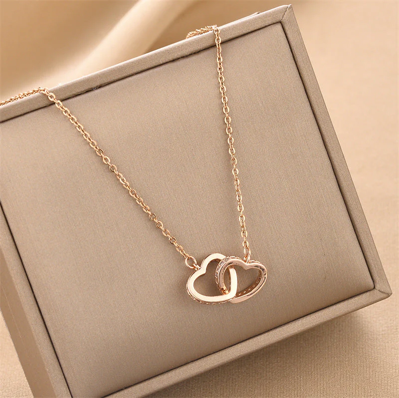 Interlocking Hearts Necklace - Image 9