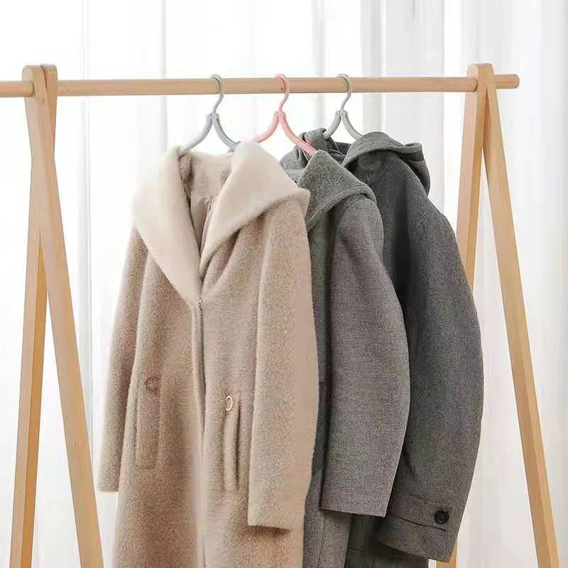 Retractable Portable Travel Hangers - Image 3