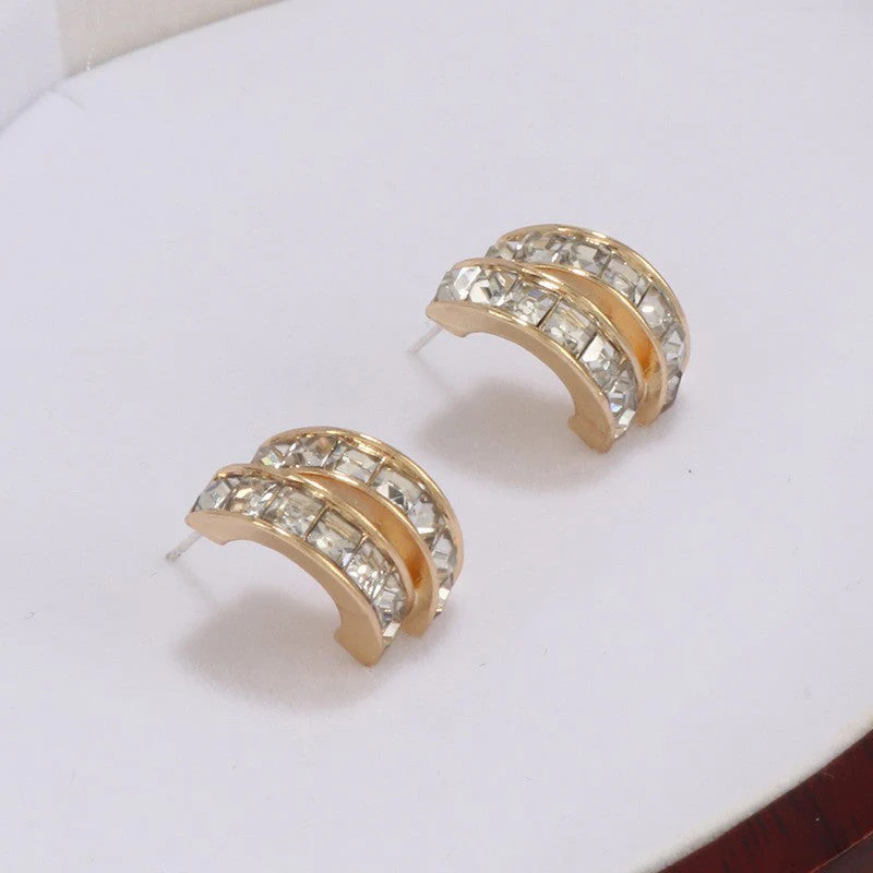 Simple C-shaped Diamond Earrings - Image 10