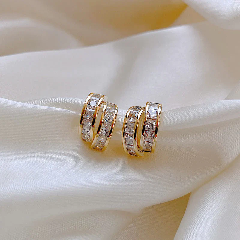 Simple C-shaped Diamond Earrings - Image 4