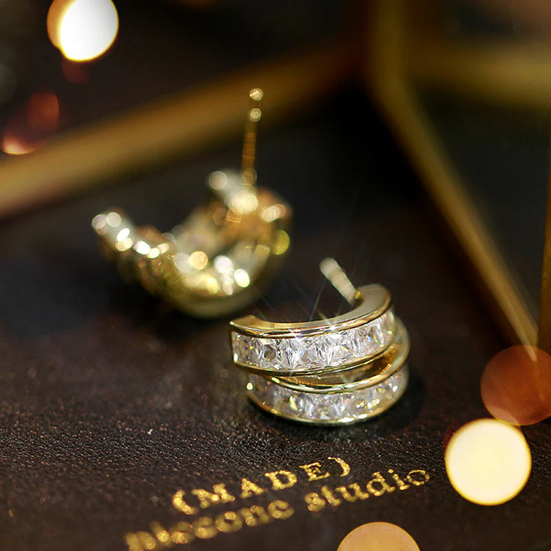 Simple C-shaped Diamond Earrings - Image 7