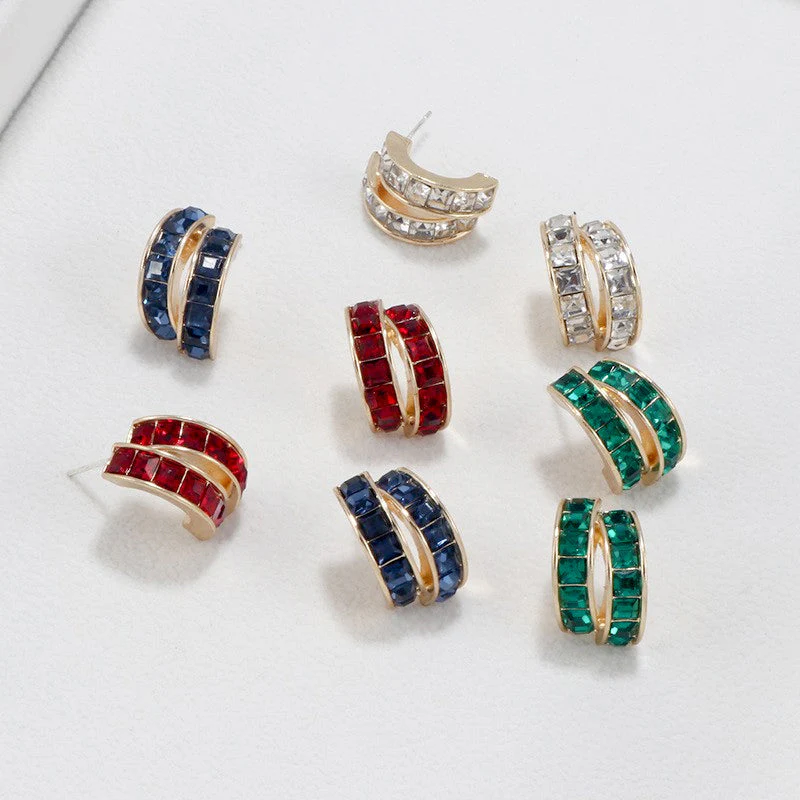 Simple C-shaped Diamond Earrings - Image 8