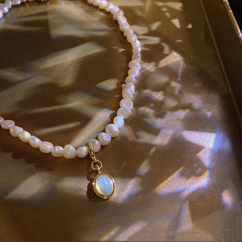 Vintage Gentle Pearl Necklace - Image 7