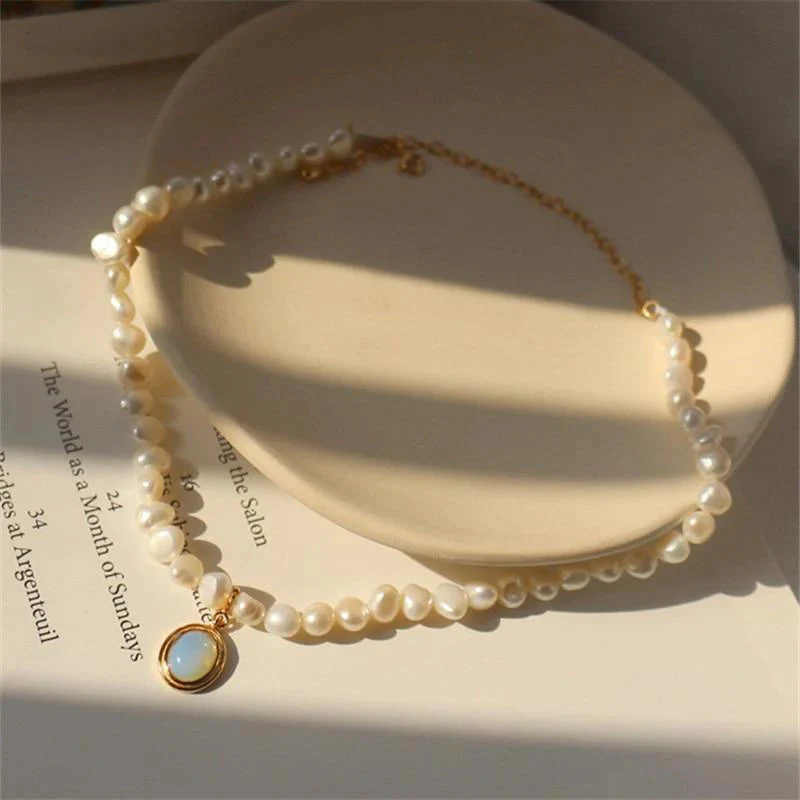 Vintage Gentle Pearl Necklace - Image 8