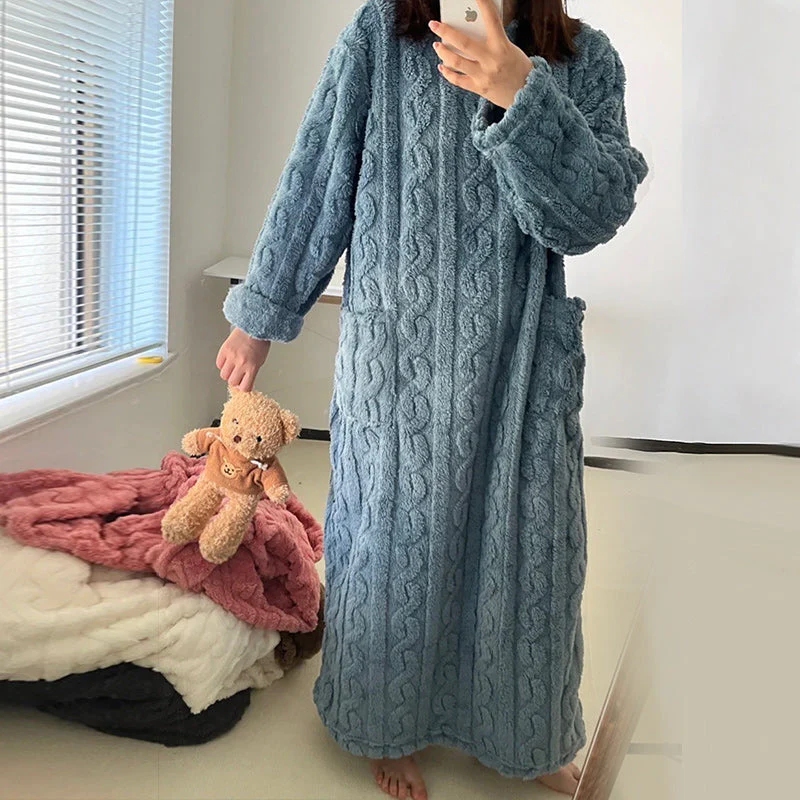 Winter Coral Velvet Loungewear for Home - Image 10