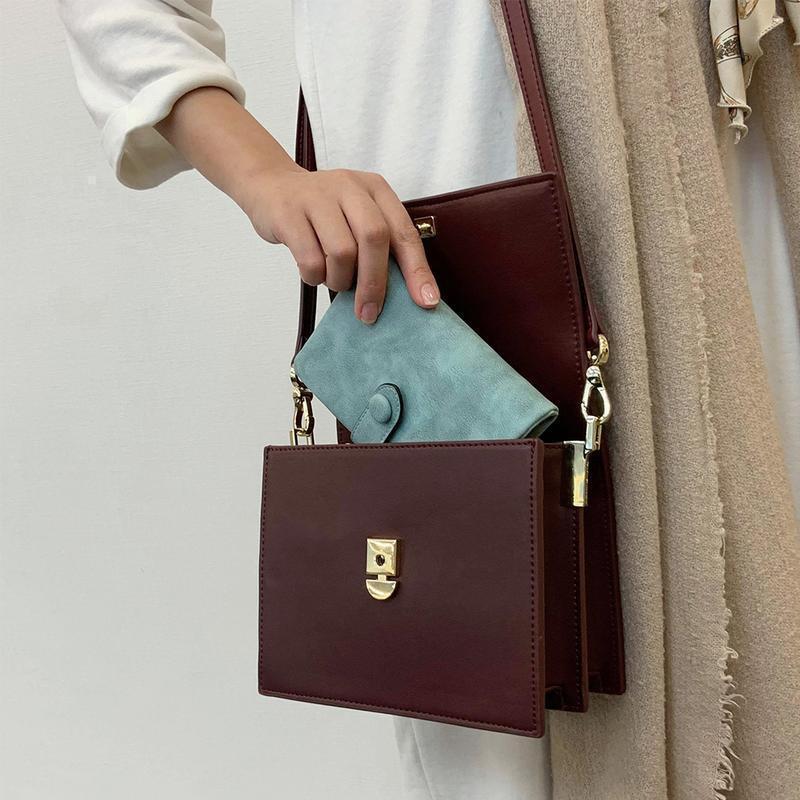 Women's Tri-fold Wallet - Image 13