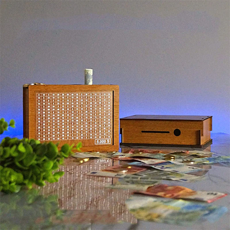 Wooden money box with engraved figures - Image 13